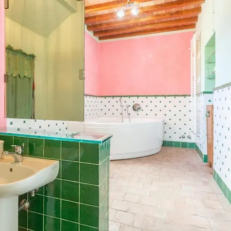 Rossa Villa Pisa