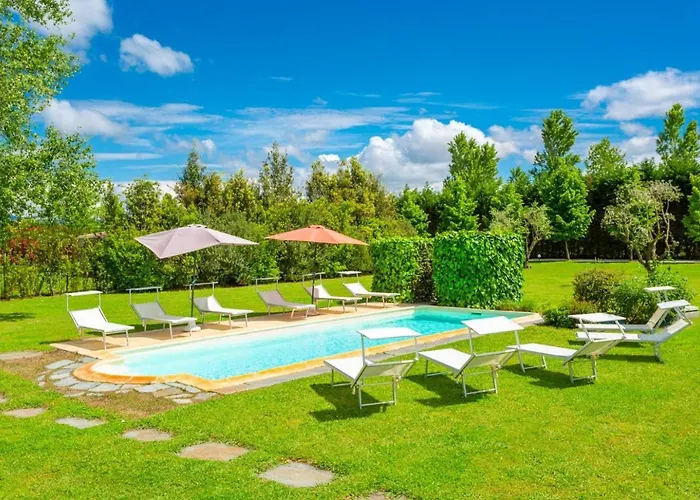 Rossa Large Private Pool Wifi فيلة