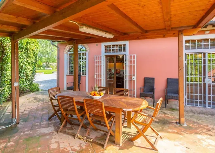 Rossa Large Private Pool Wifi פיזה